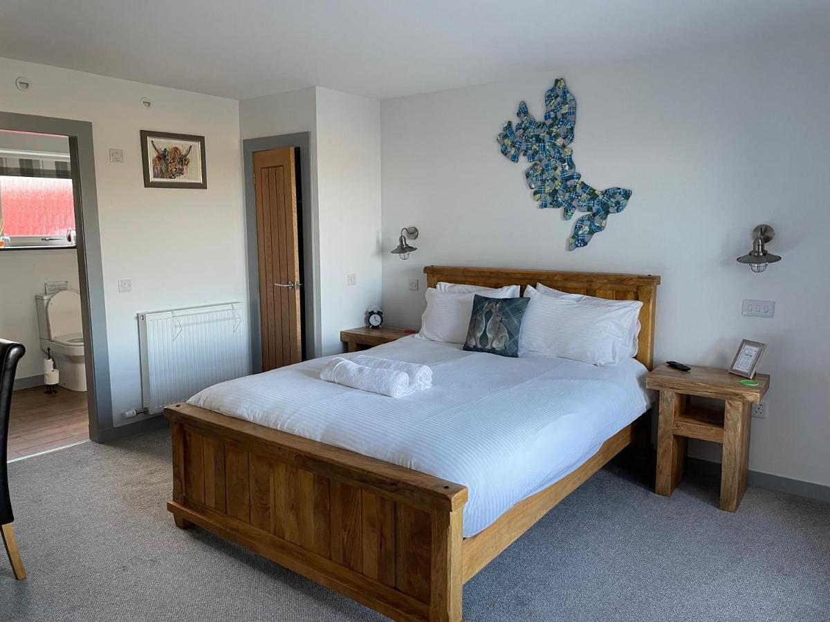 Villa The Bridge Self Catering Kilmaluag Esterno foto